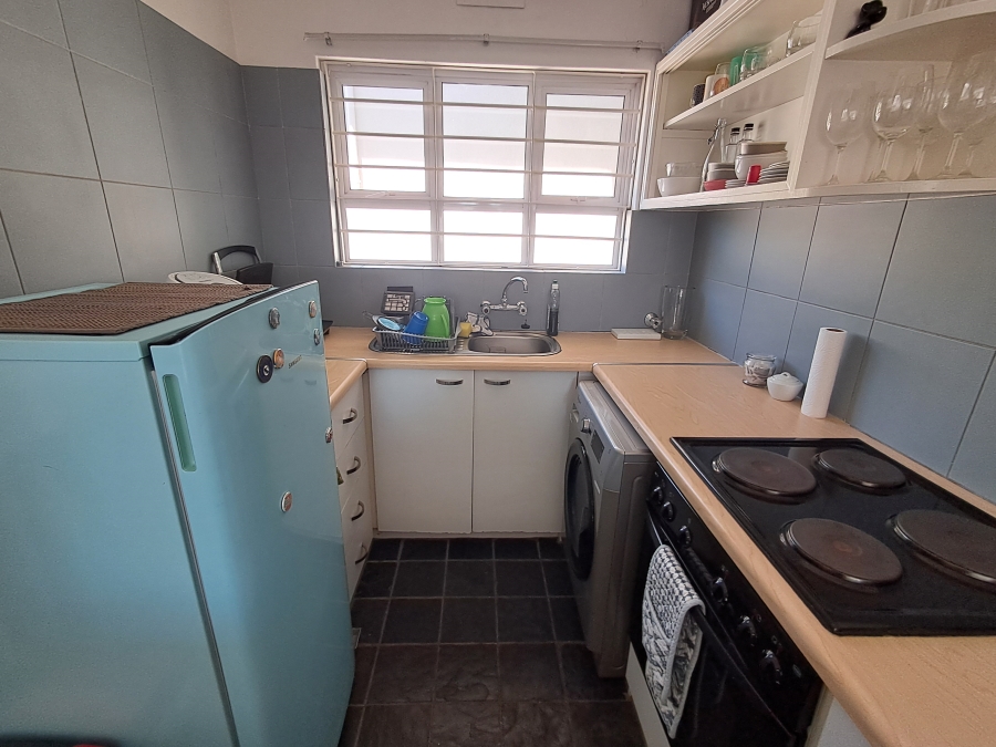 To Let 1 Bedroom Property for Rent in Vredehoek Western Cape